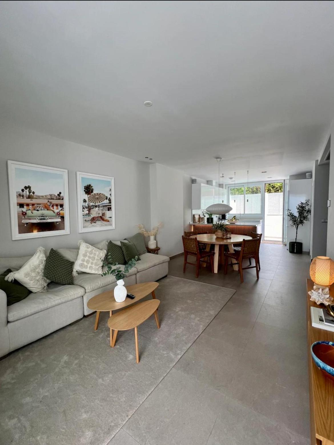 Apartemen Gorgeous Townhouse